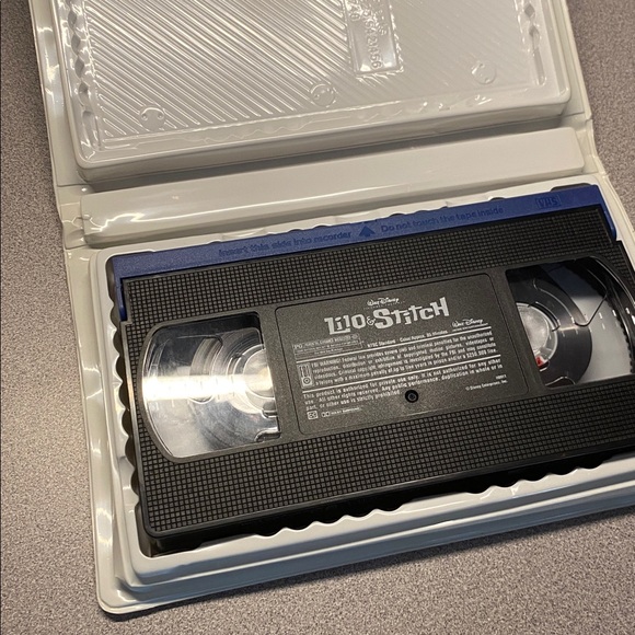 Disney's Lilo and Stitch Movie Video Cassette VHS - Animation Cartoon Film - Picture 3 of 3